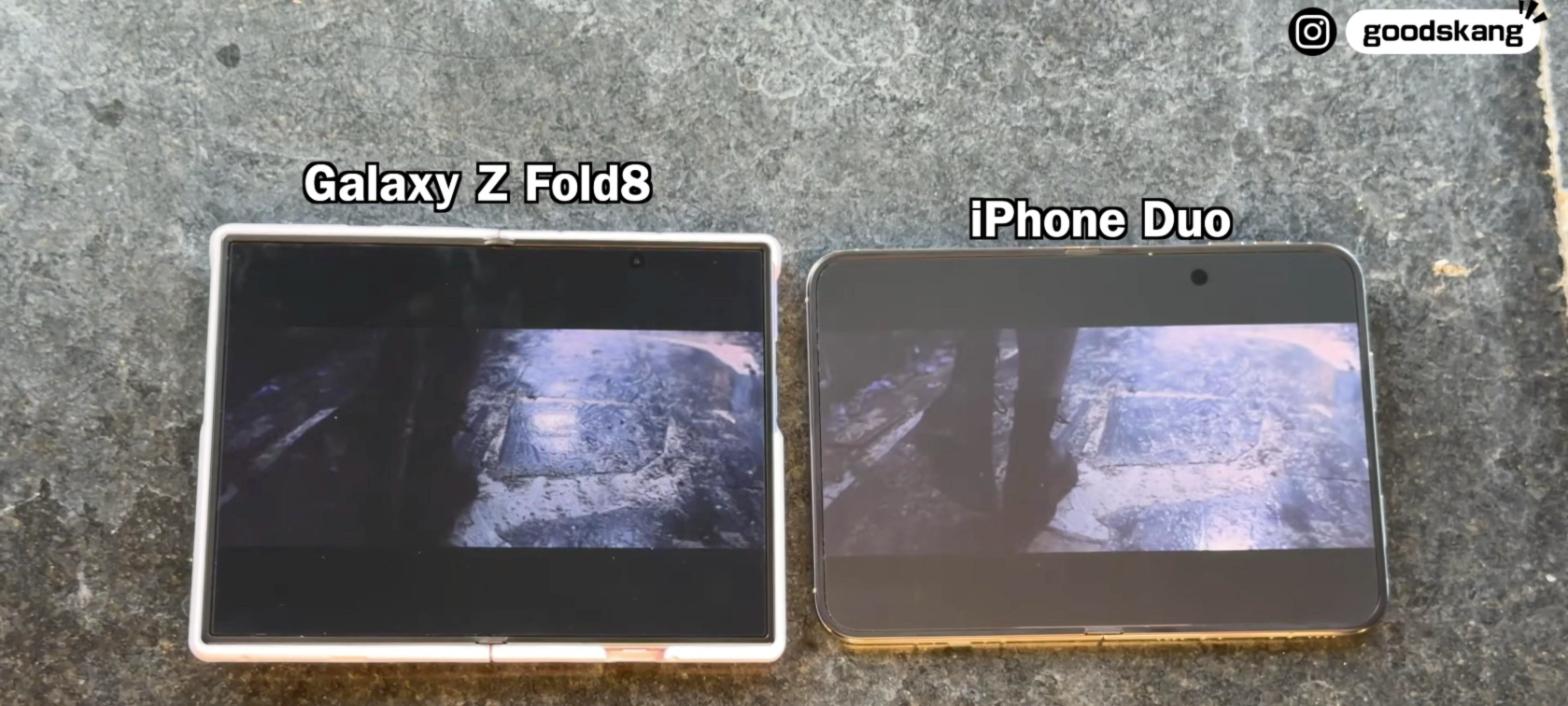 Galaxy Z Fold8 與 iPhone Duo 內螢幕在戶外陽光下並排播放同一段影片
